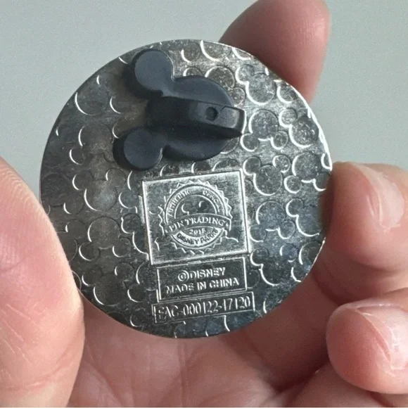 Disney pin 2018 Partners Pin Yearly Dated Walt Disney and Mickey Mouse Statue - Picture 3 of 5